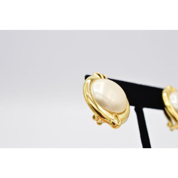 Trifari Vintage Clip On Earrings Round Gold Pearl Chunky Signed 80s 1980s BinZ - Picture 5 of 12